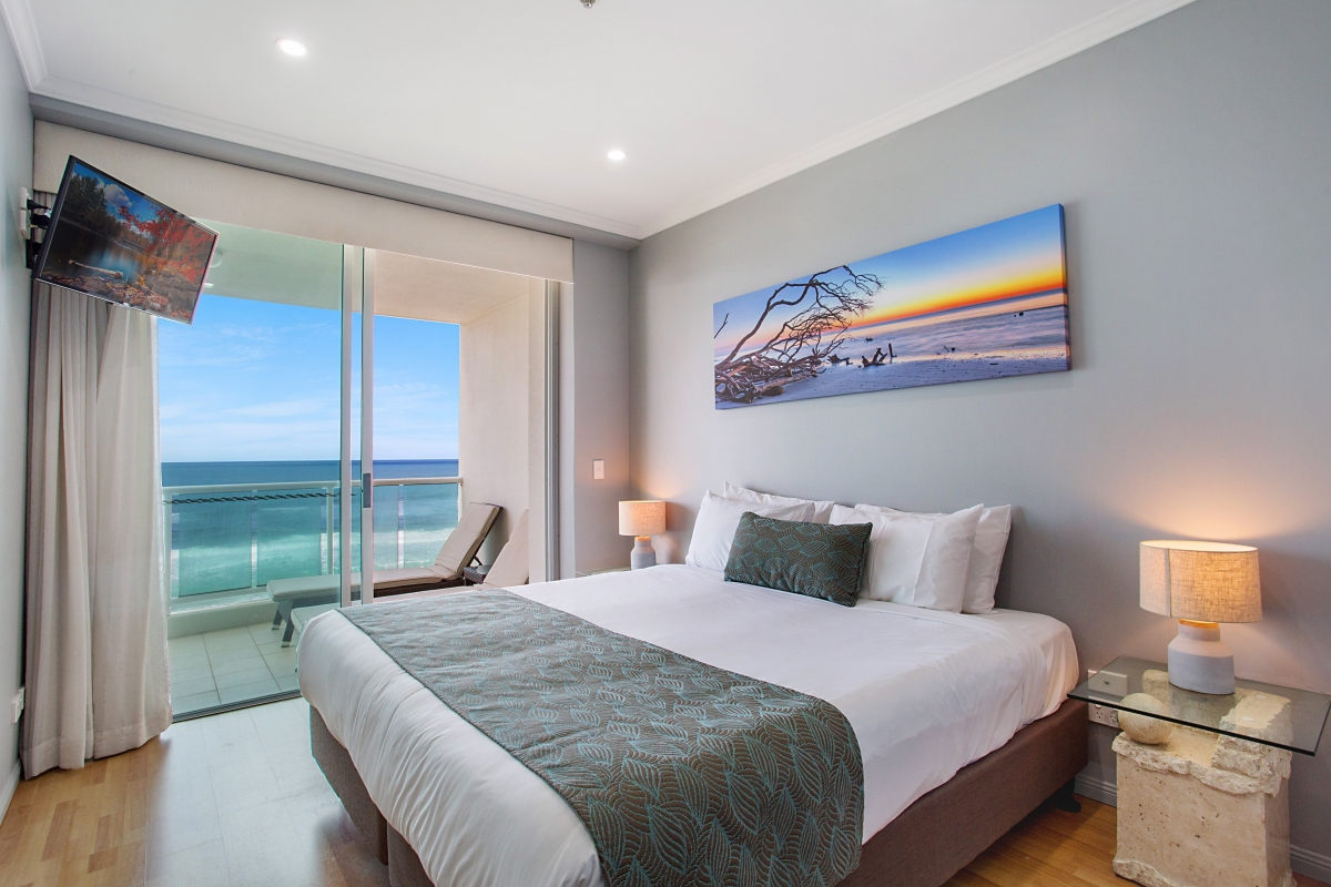 Pacific Views Resort bedroom